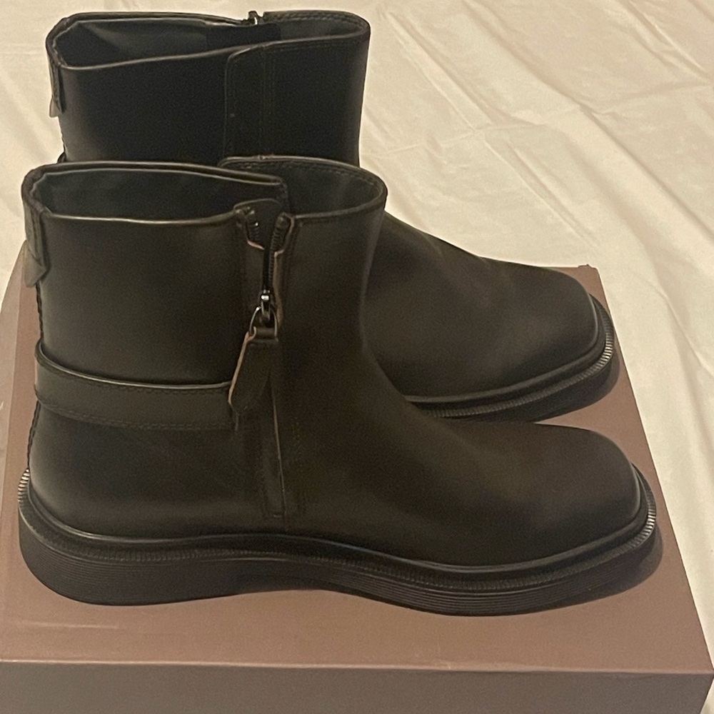 Franco Sarto L-AXEL Black Leather Zip Ankle Bootie Women's Size 8.5